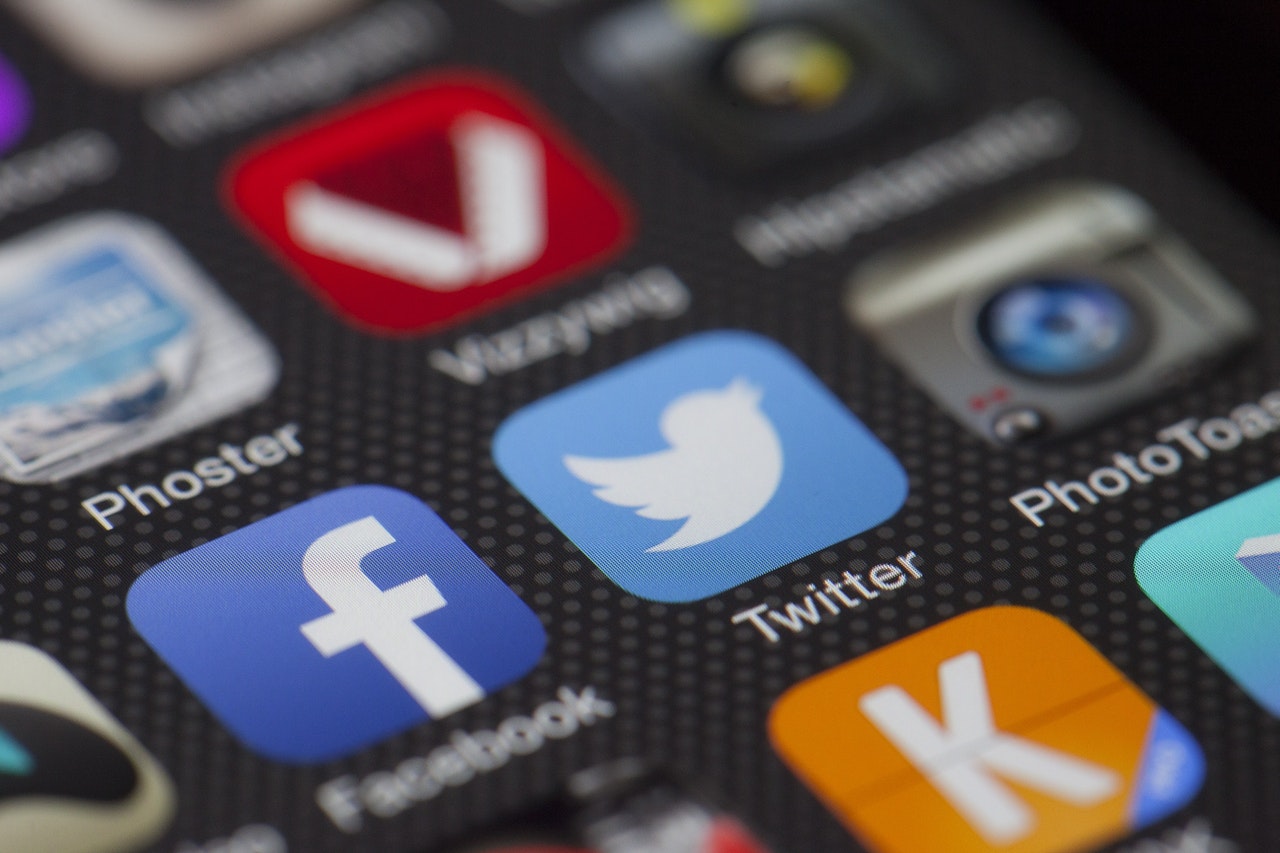 3 Ways to Represent Christ on Social Media